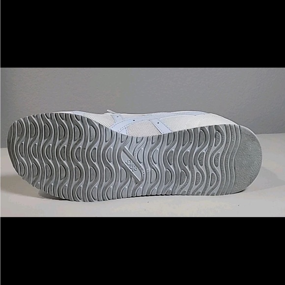 ASICS Tiger Runner Size 11.5 Women White  Ladies Sportstyle Jog Light Trainers - Picture 6 of 7